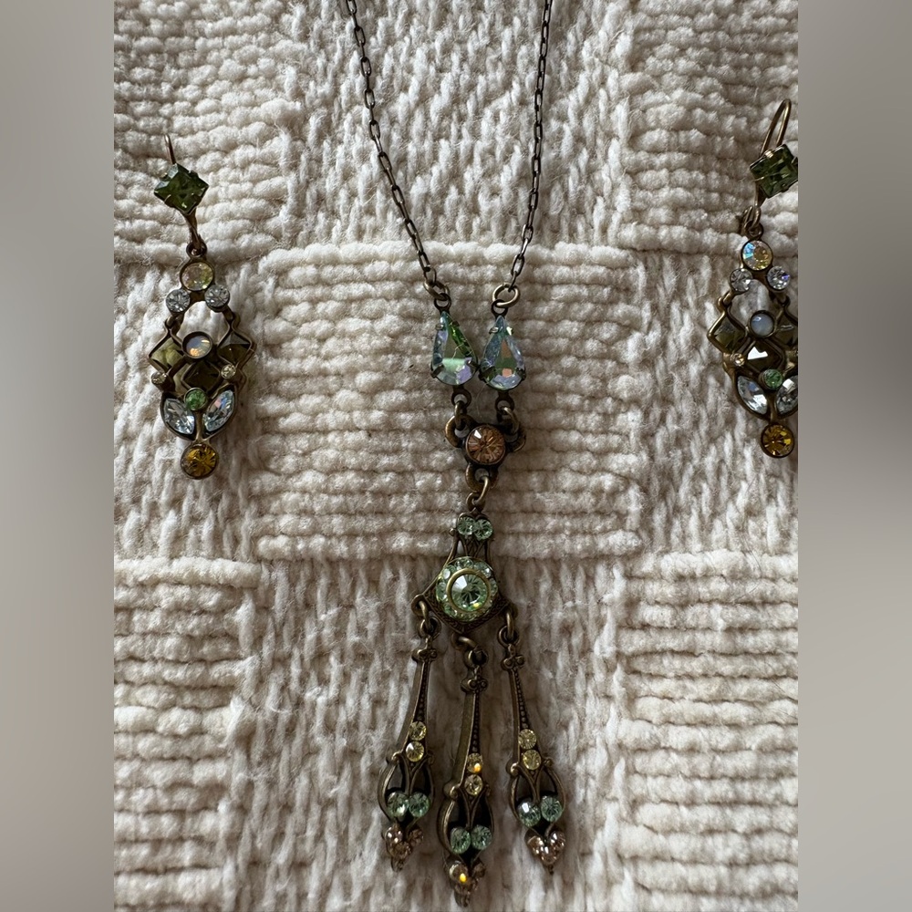 Belladonna Gold-Tone Green Crystal Pendant Necklace with Sorrelli Earrings